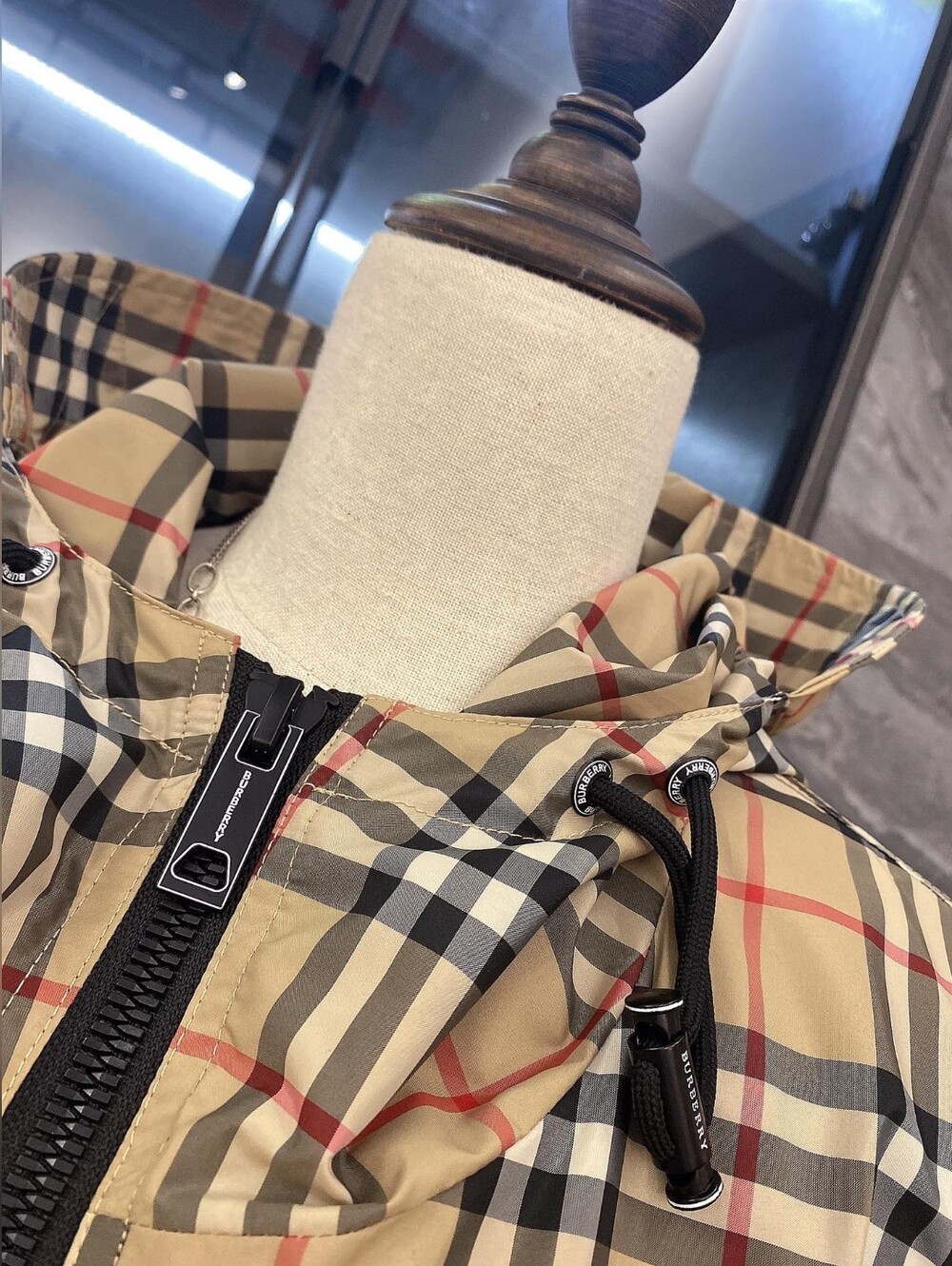 Burberry Vintage Check Windbreaker Hooded Jacket - Picture 3 of 8